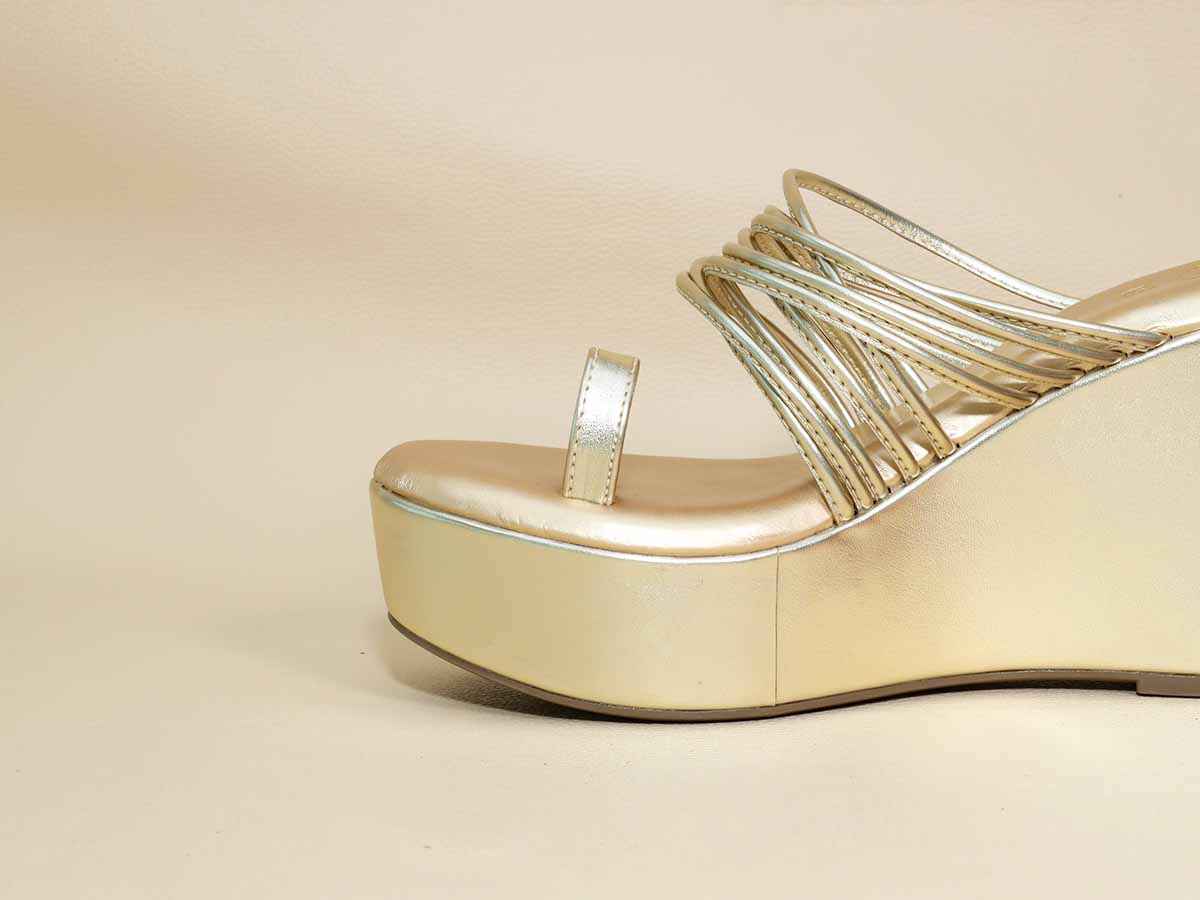 Gold String Wedge