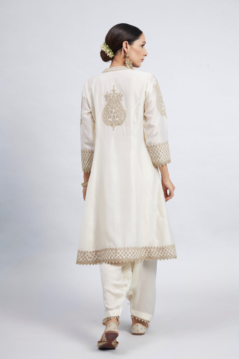Rabhya Daisy Ivory