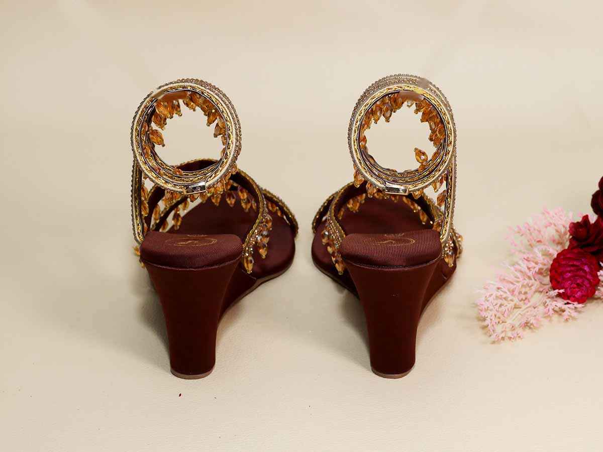 Gold Jhallar Brown Half Wedge