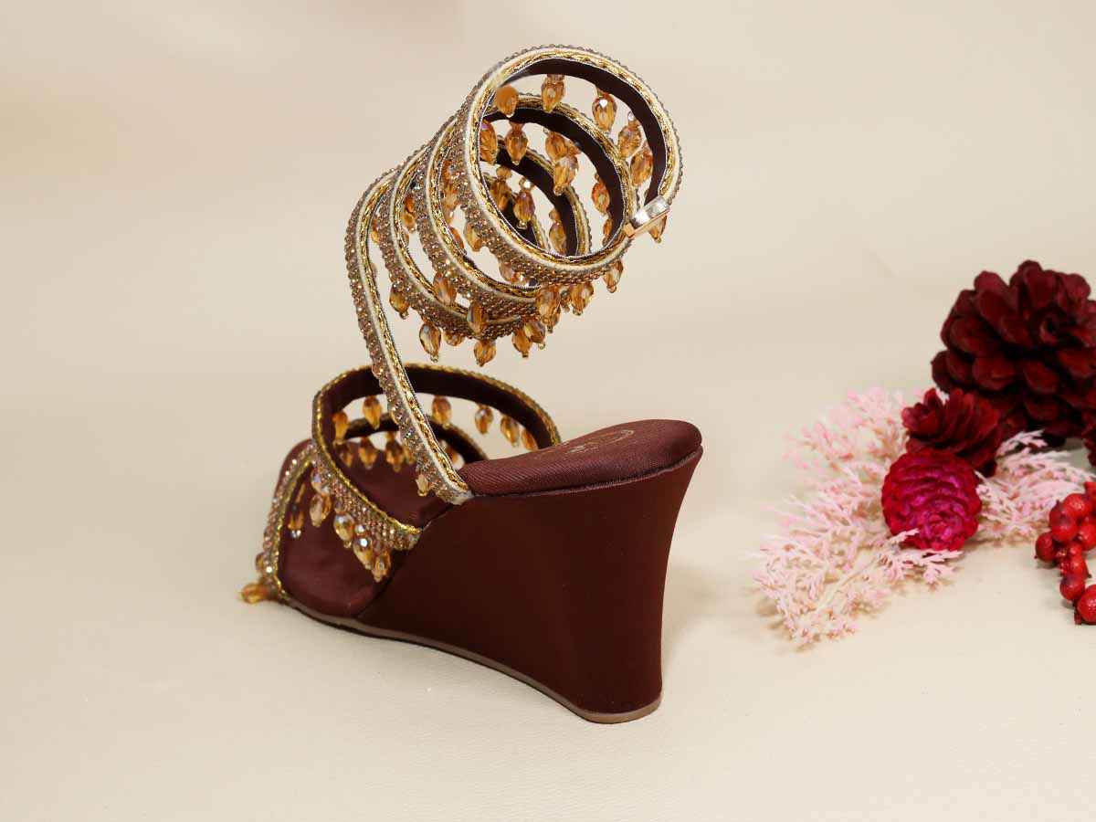 Gold Jhallar Brown Half Wedge