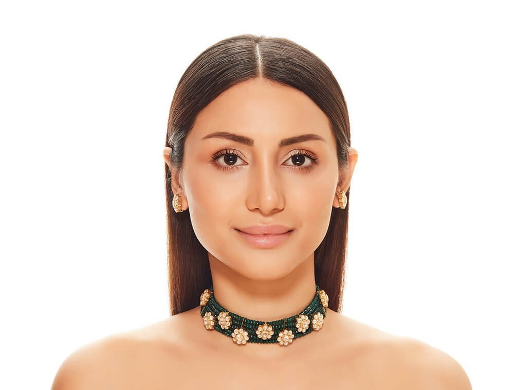 Flower With Emeralds Choker Set