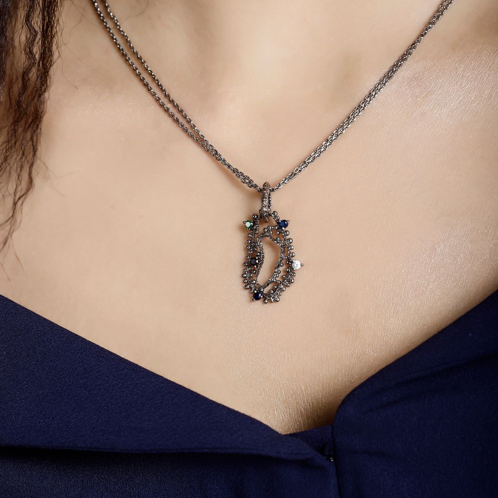 Textured Motif pendant Necklace-Silver