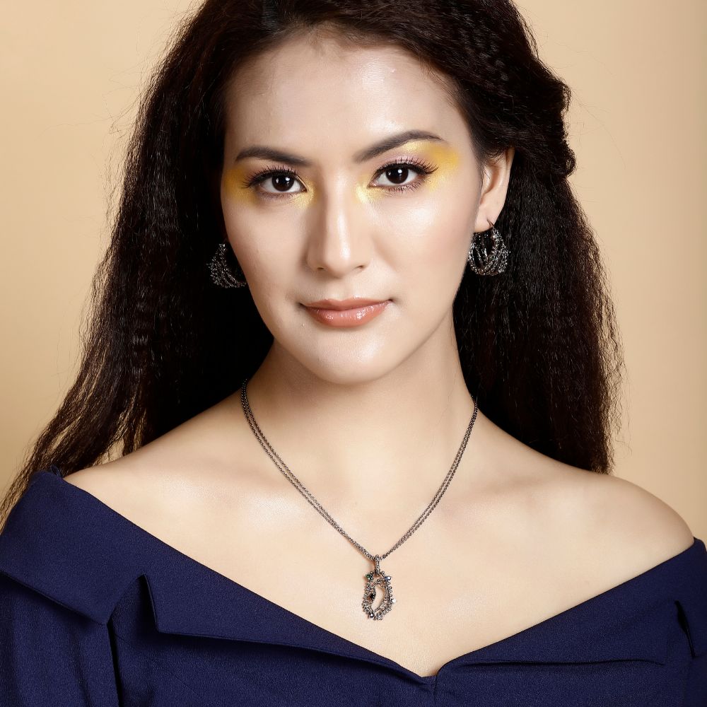 Textured Motif pendant Necklace-Silver