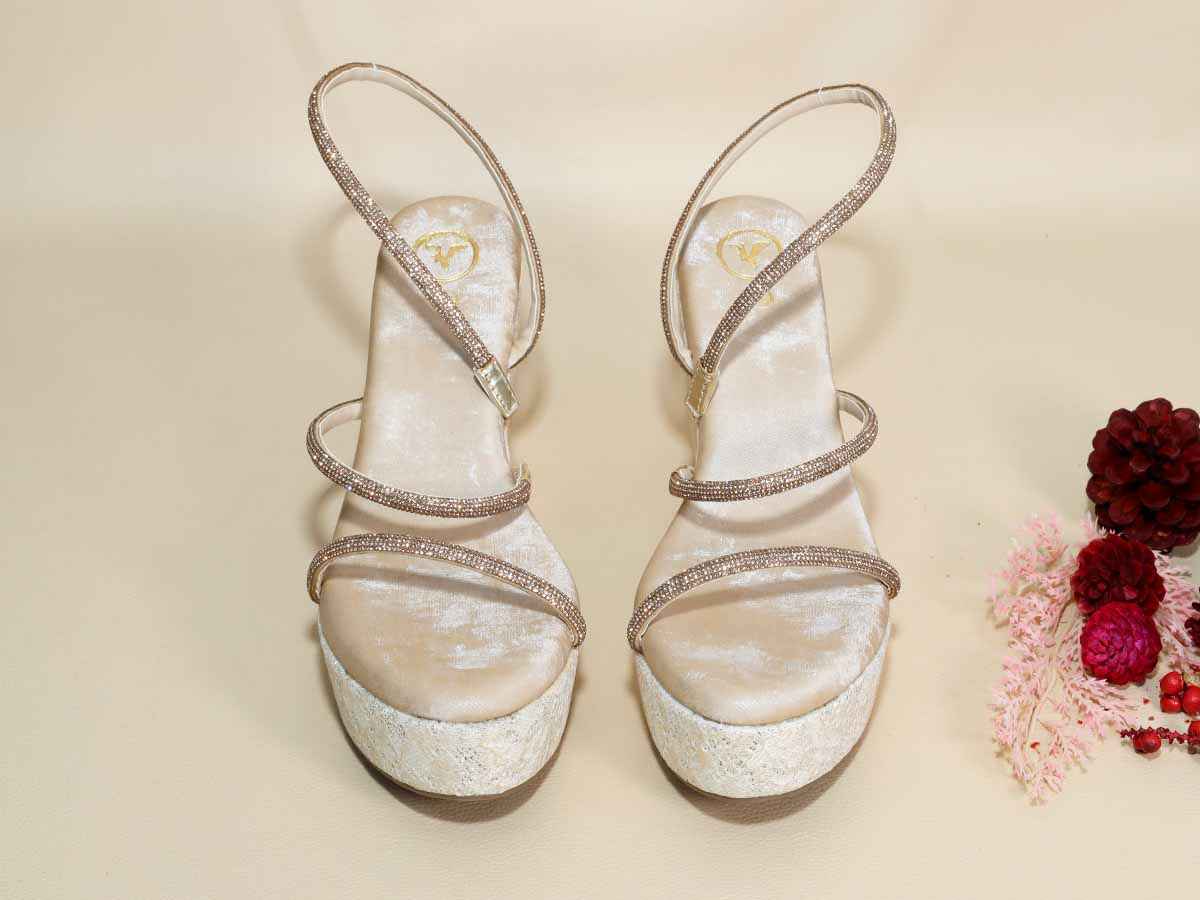 Berry White Net Wedge