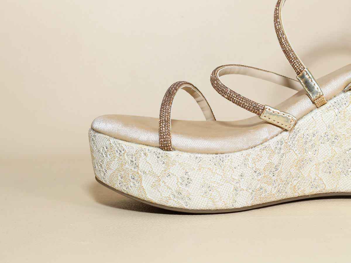 Berry White Net Wedge