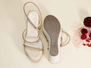 Berry White Net Wedge