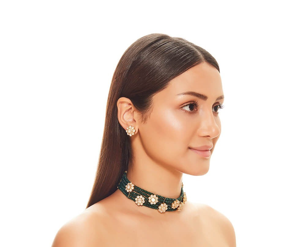 Flower With Emeralds Choker Set