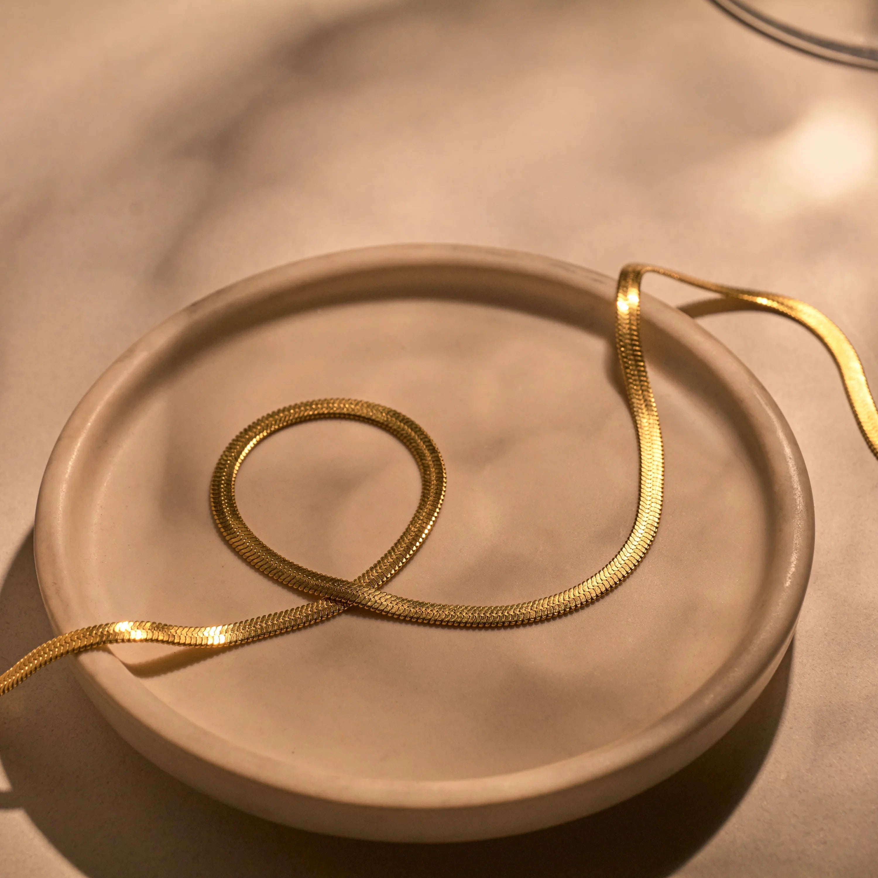 Baesic Single Layered Neckchain Gold