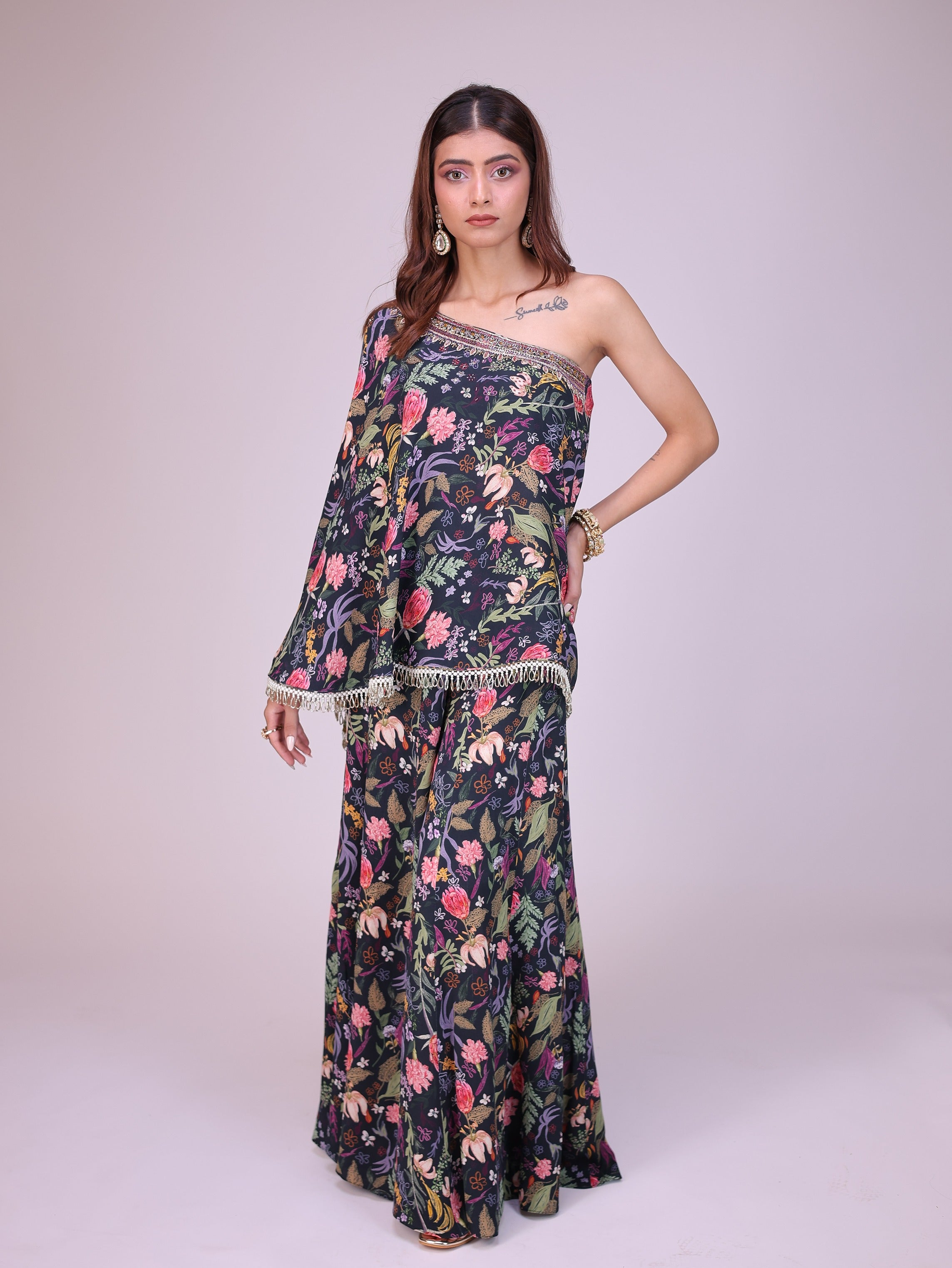 Rehaana One Shoulder Set