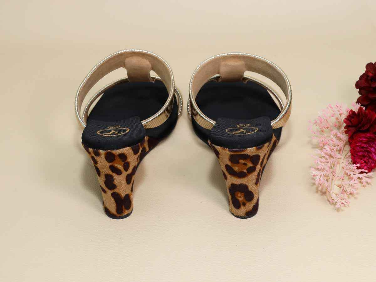 Black Hani Half Wedge