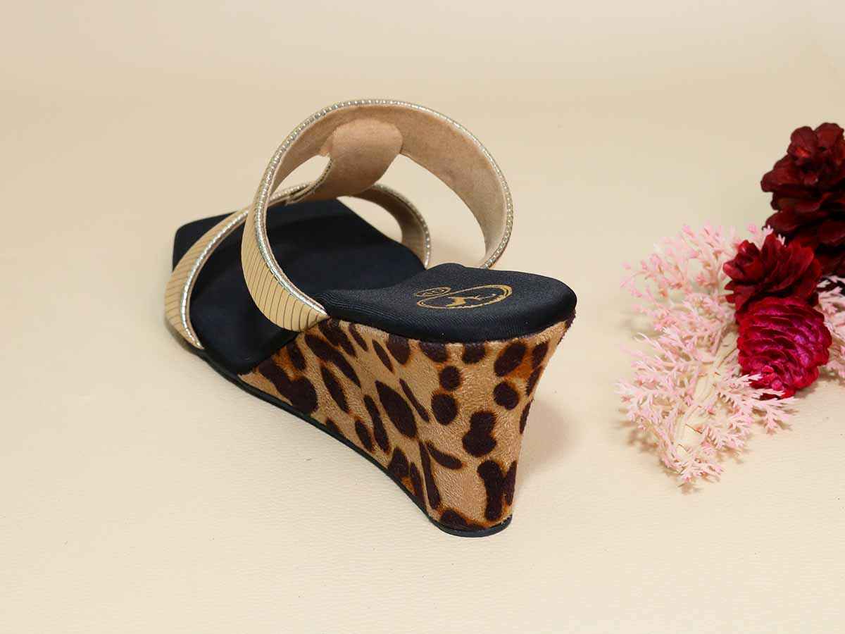 Black Hani Half Wedge