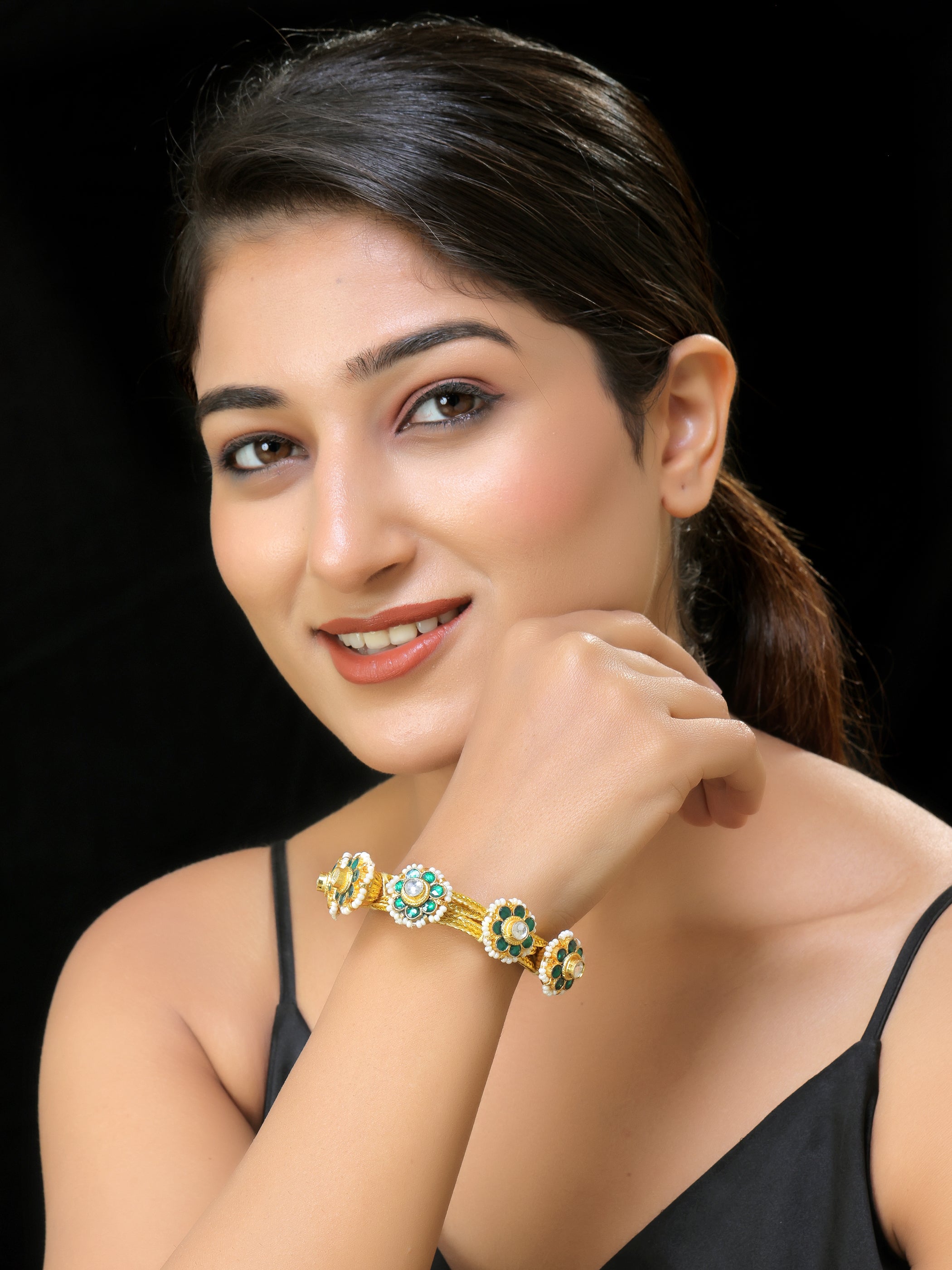 Gold finish Kundan Pochi