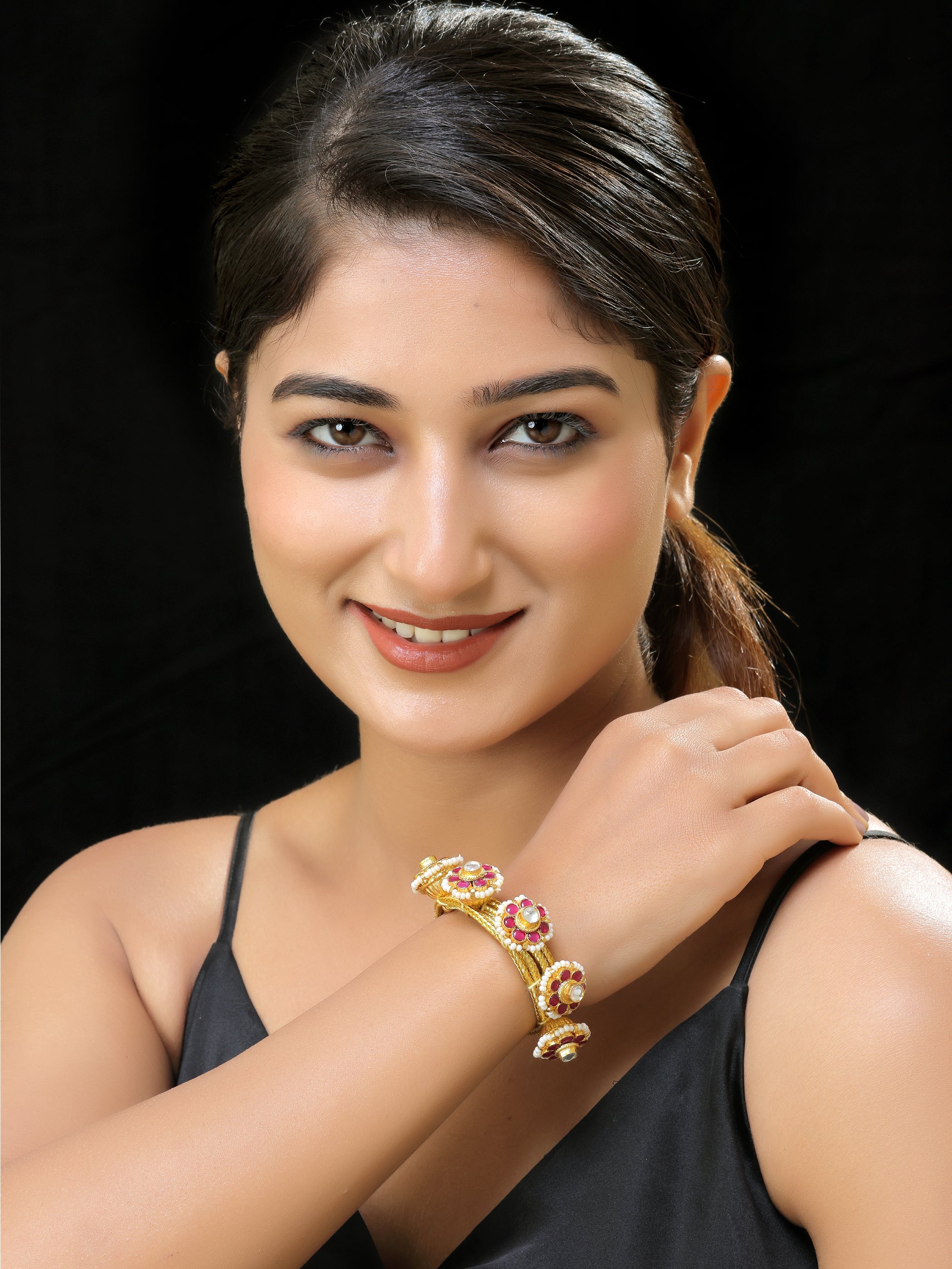 Gold finish Kundan Pochi