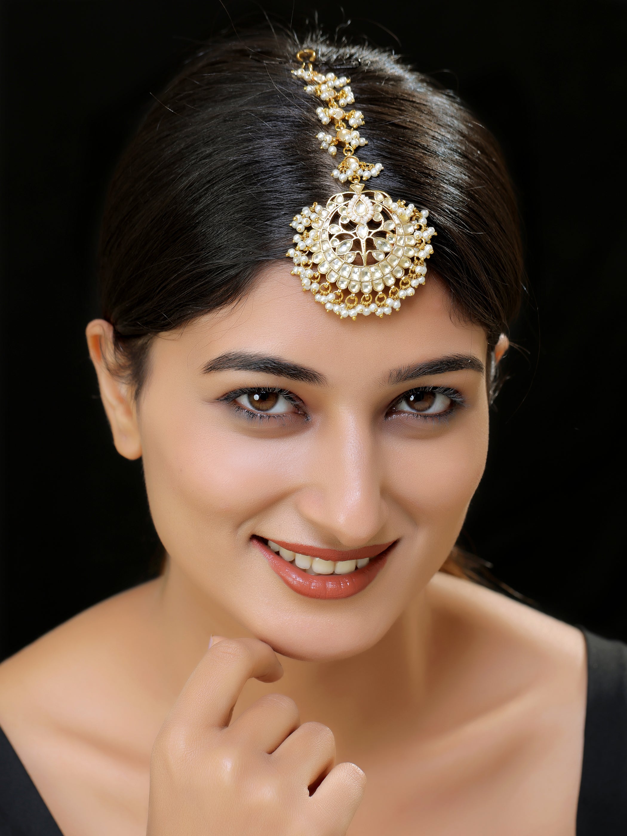 Gold finish Kundan Maangtika