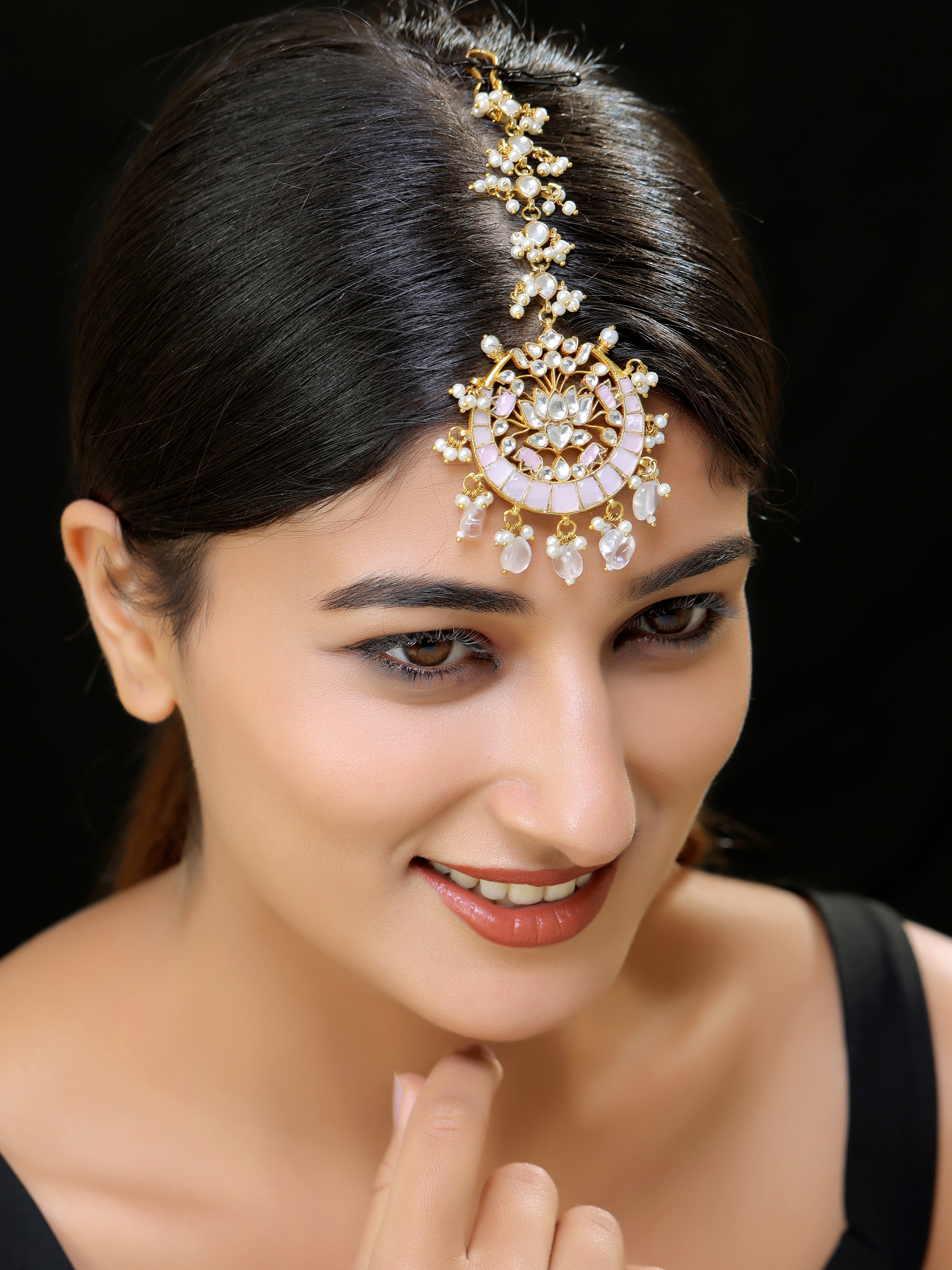 Gold finish Kundan Maangtika