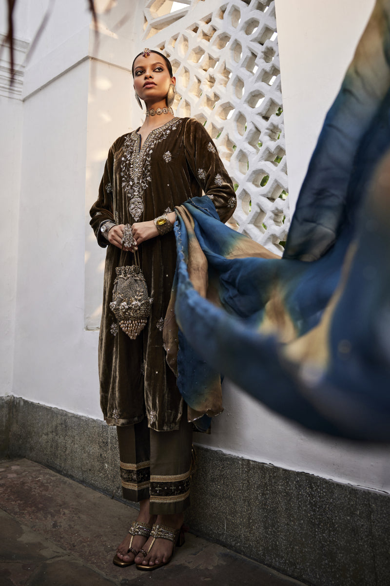 Aqsa Straight Suit Set – Antique Gold