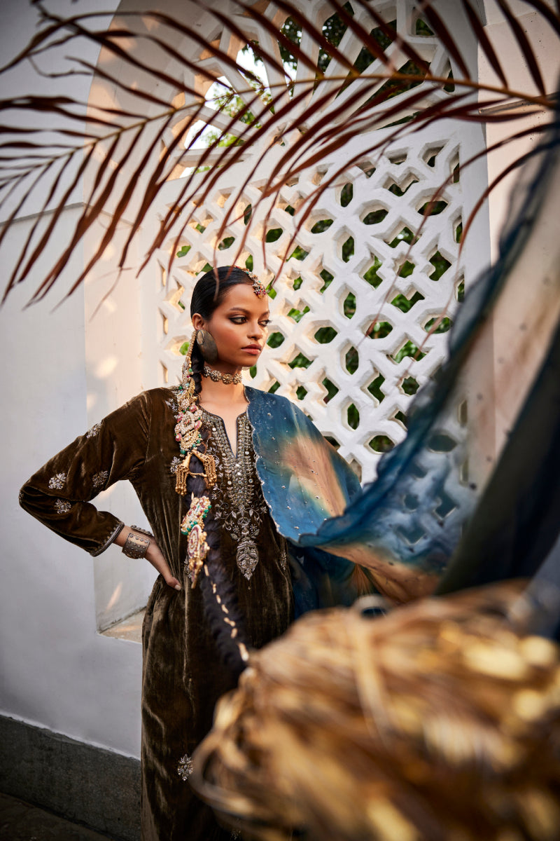 Aqsa Straight Suit Set – Antique Gold