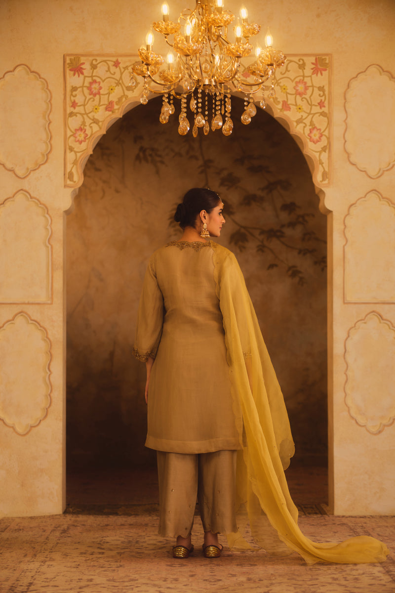 TAJRA GREEN V-NECK ORGANZA A-LINE KURTA SET