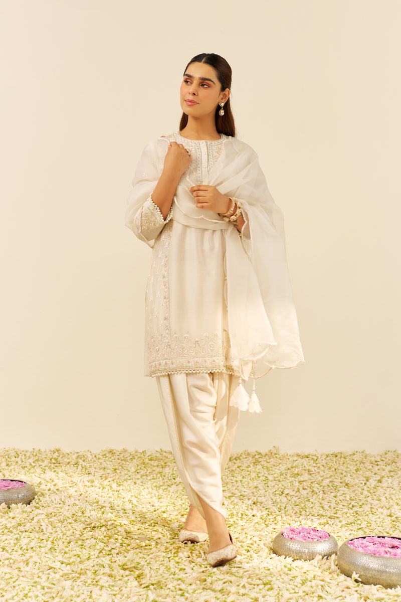 Zaisha - Short Kurta With Dhoti And Dupatta