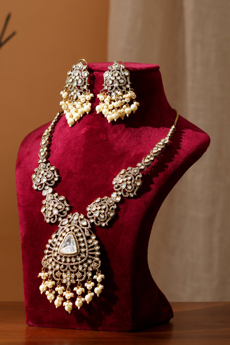 Aarohi Kundan Necklace Set
