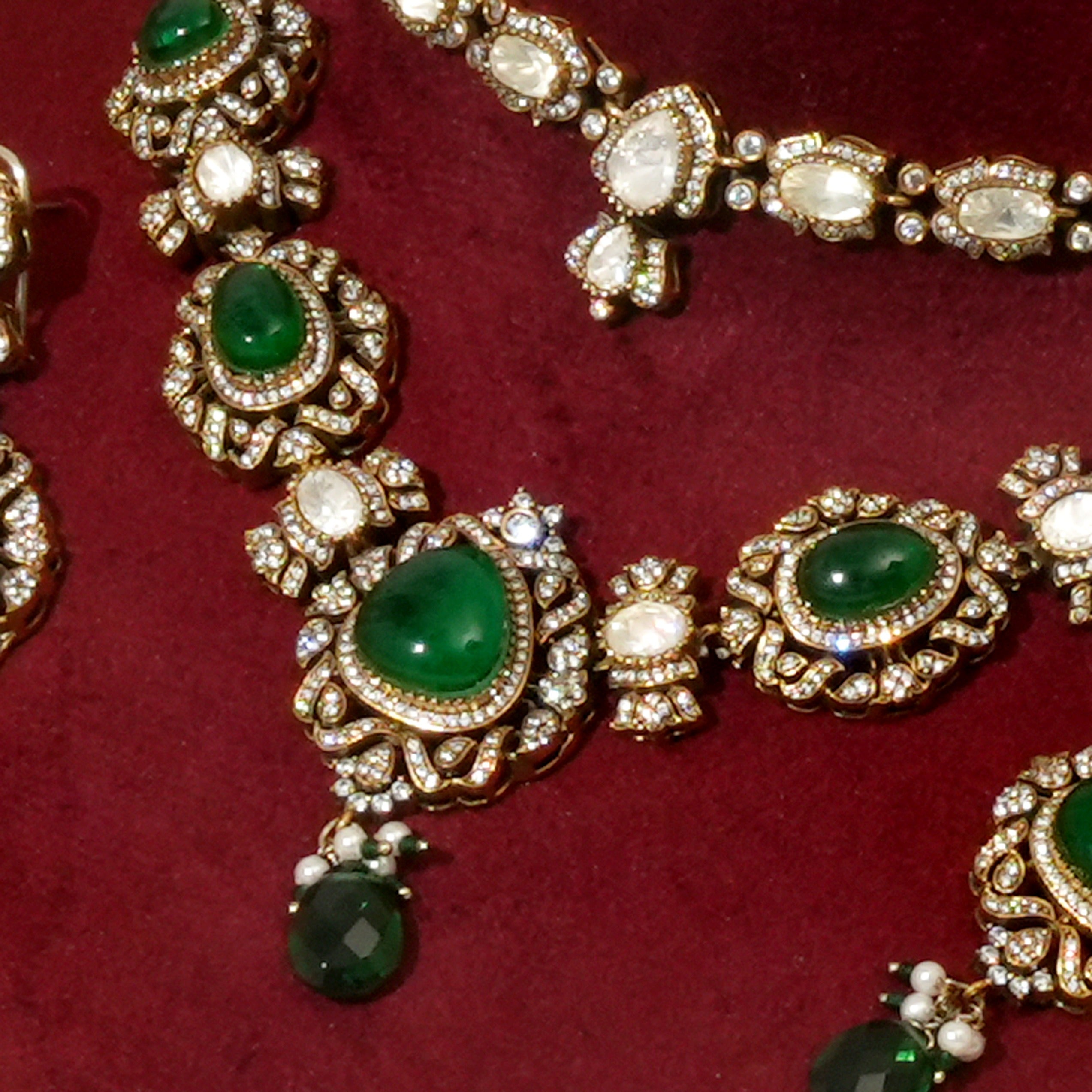 Rahi Necklace Set