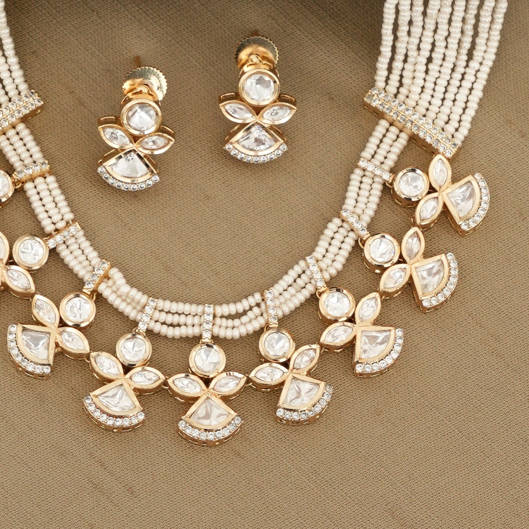 Vaidehi Pearls Necklace Set