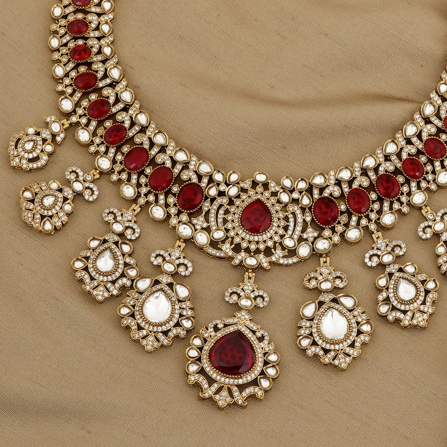 Yamika Necklace Set
