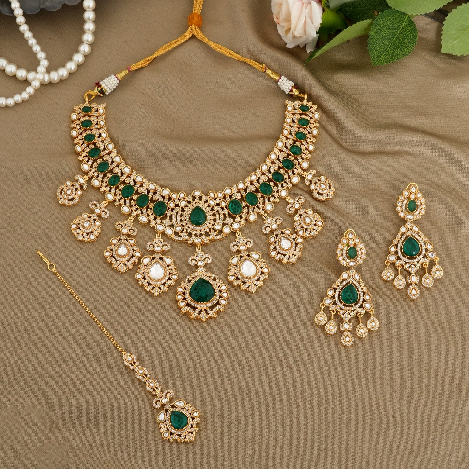 Yamika Necklace Set