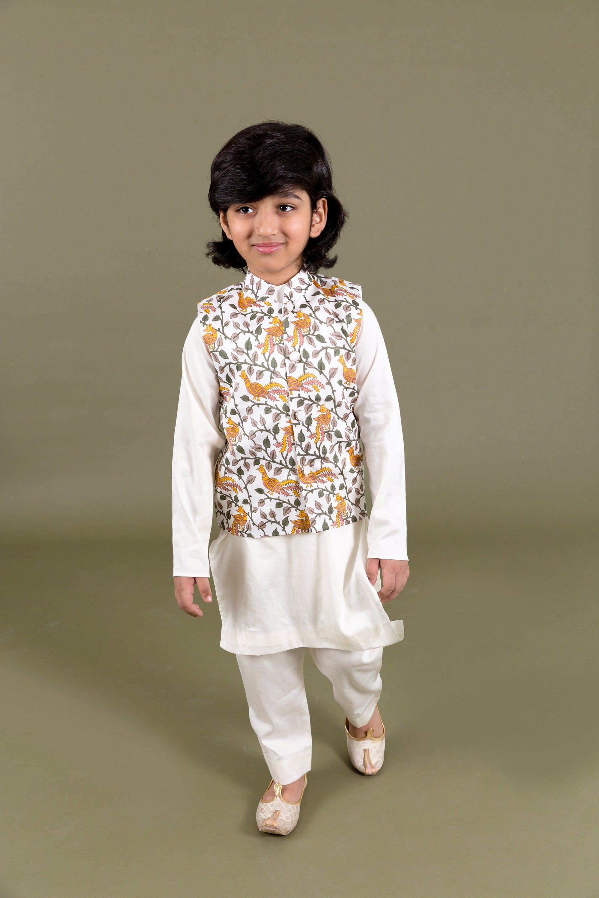 Kurta And Pants With Peacock Print Jacket
