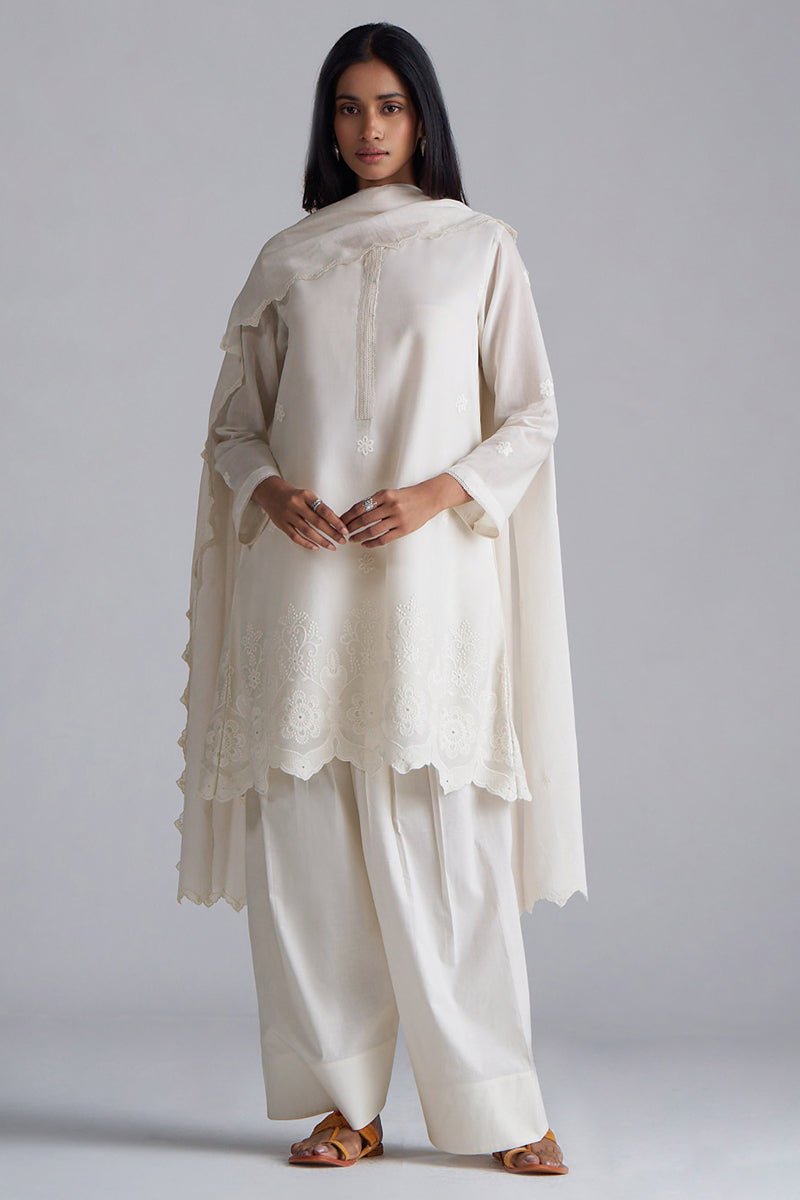Off-White Mul-Chanderi Embroidered Kurta Set
