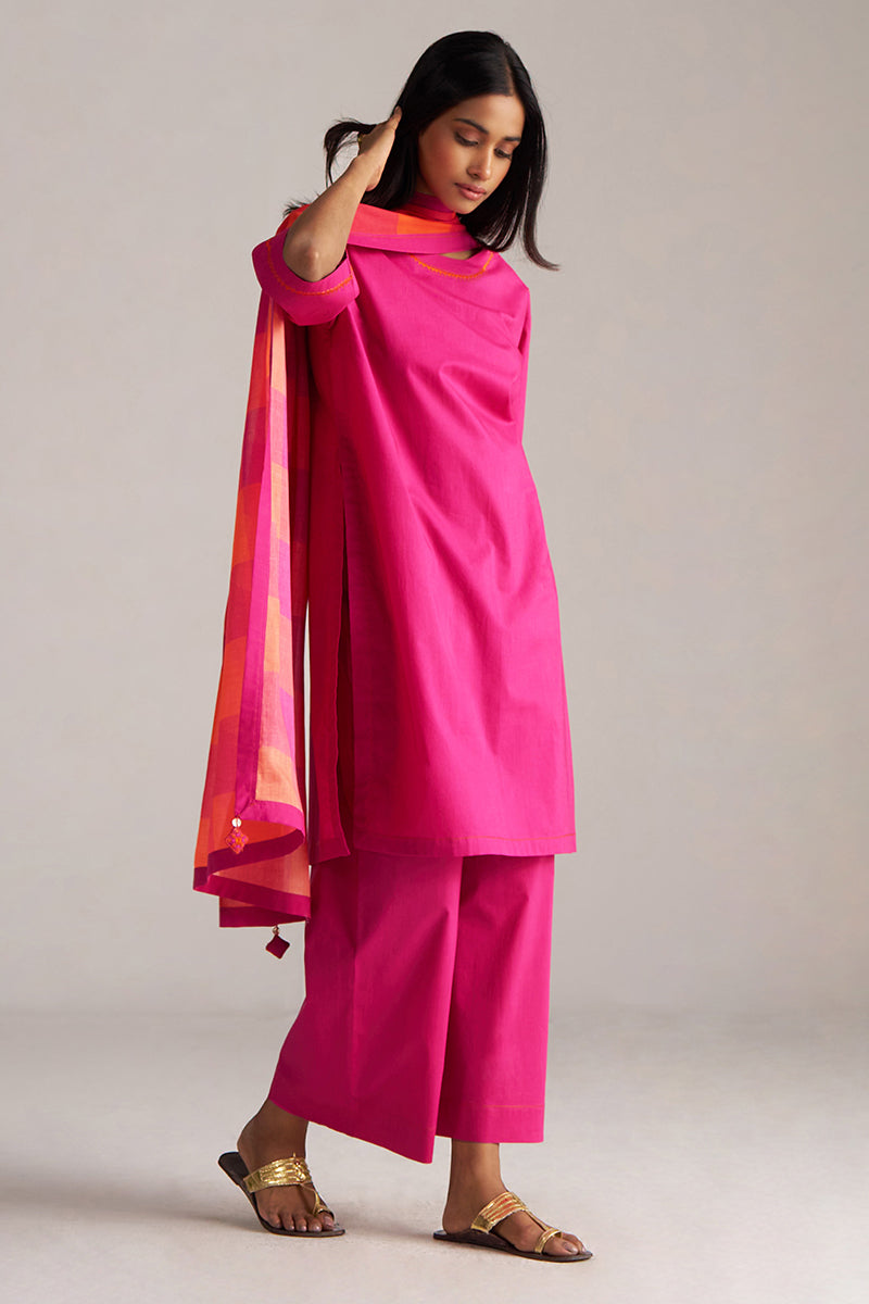 Fuchsia Solid Kurta With Mul-Mul Dupatta