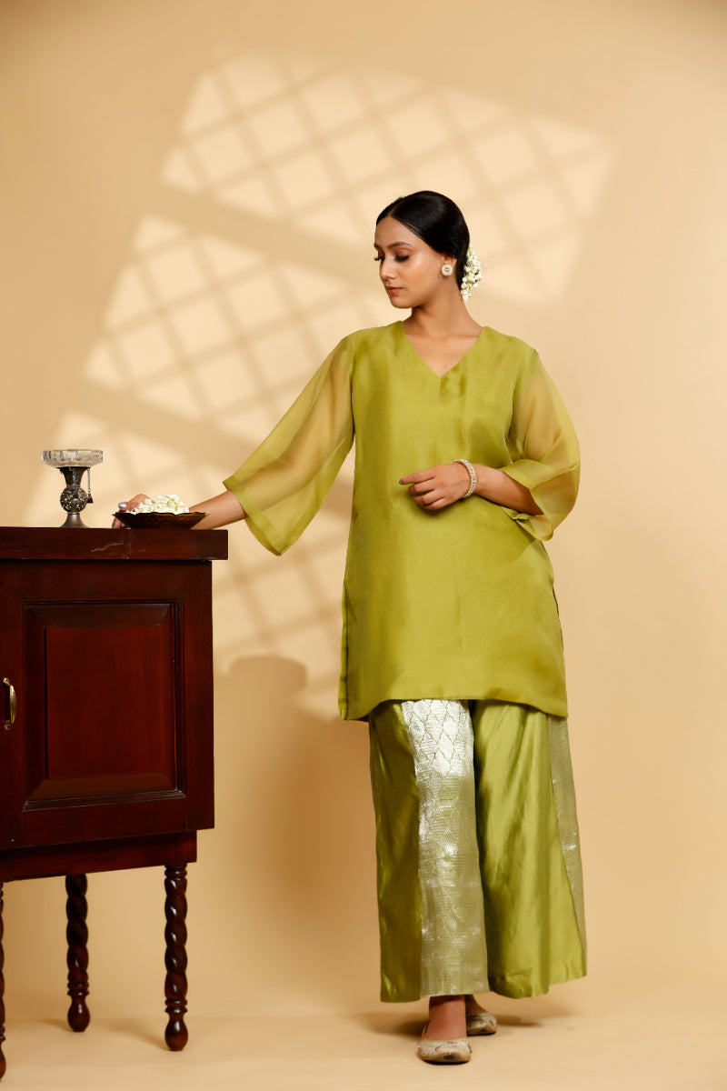Sehej Green V-Neck Kurta Set