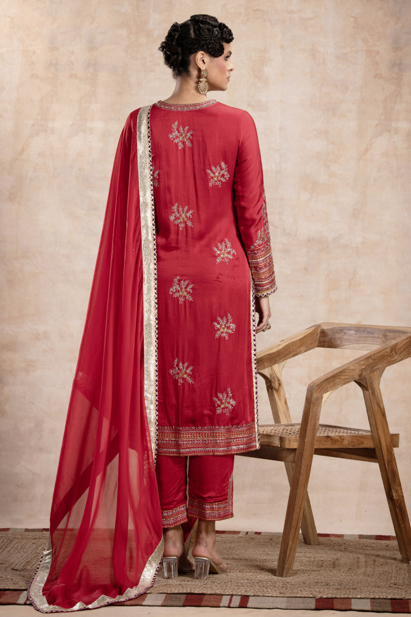 Fiza Aari Kurta Set – Sindoori