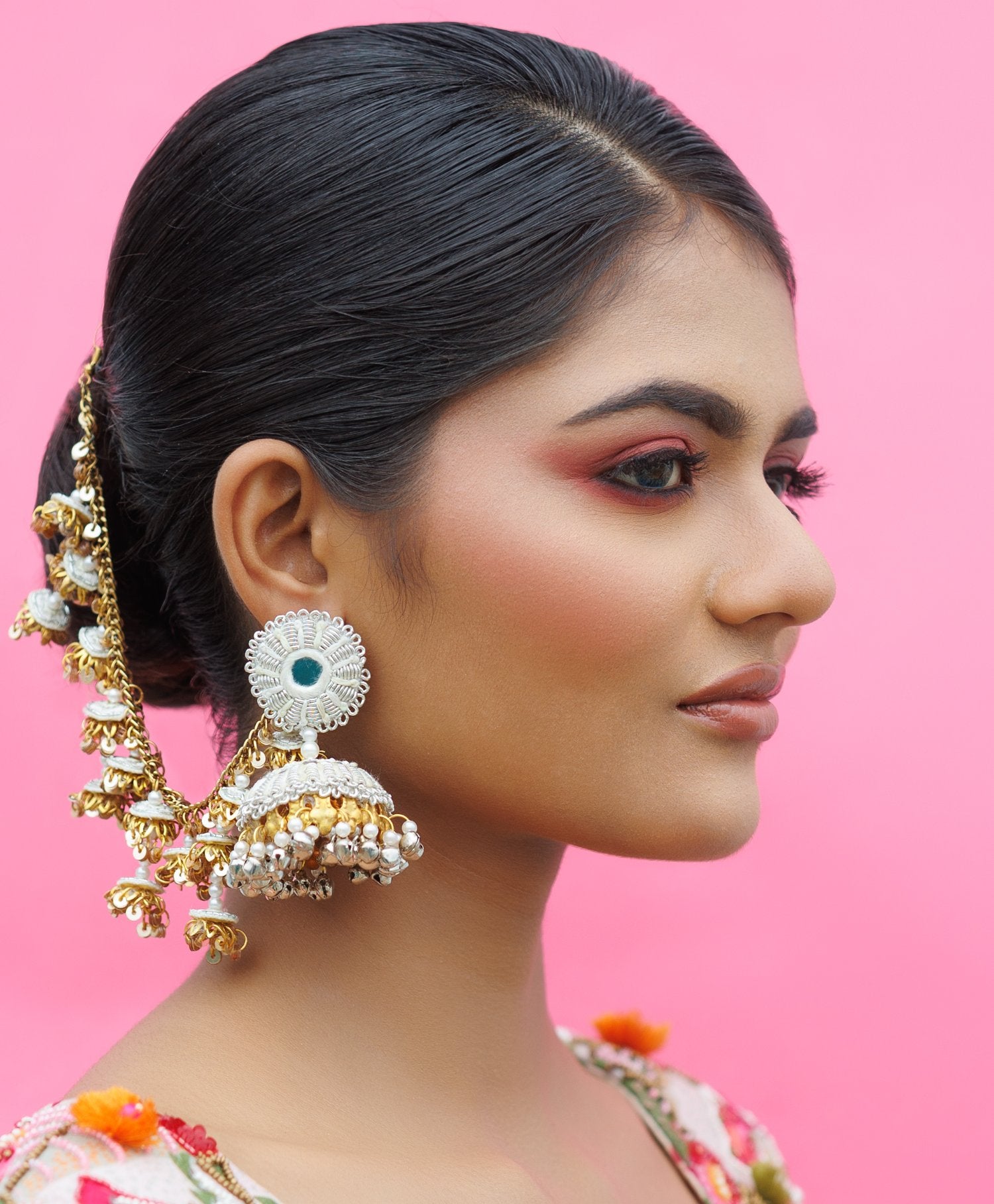 White Jhumka & Earchain
