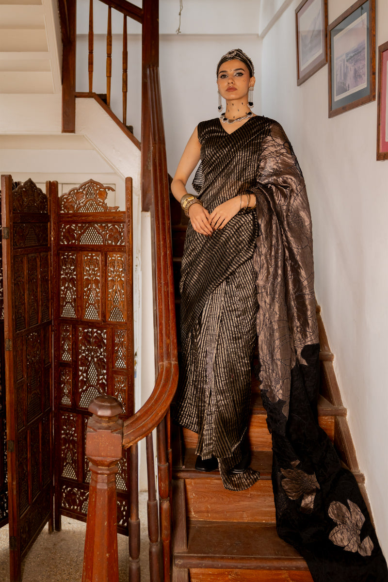 Kali - Pre draped saree, inner skirt & blouse set