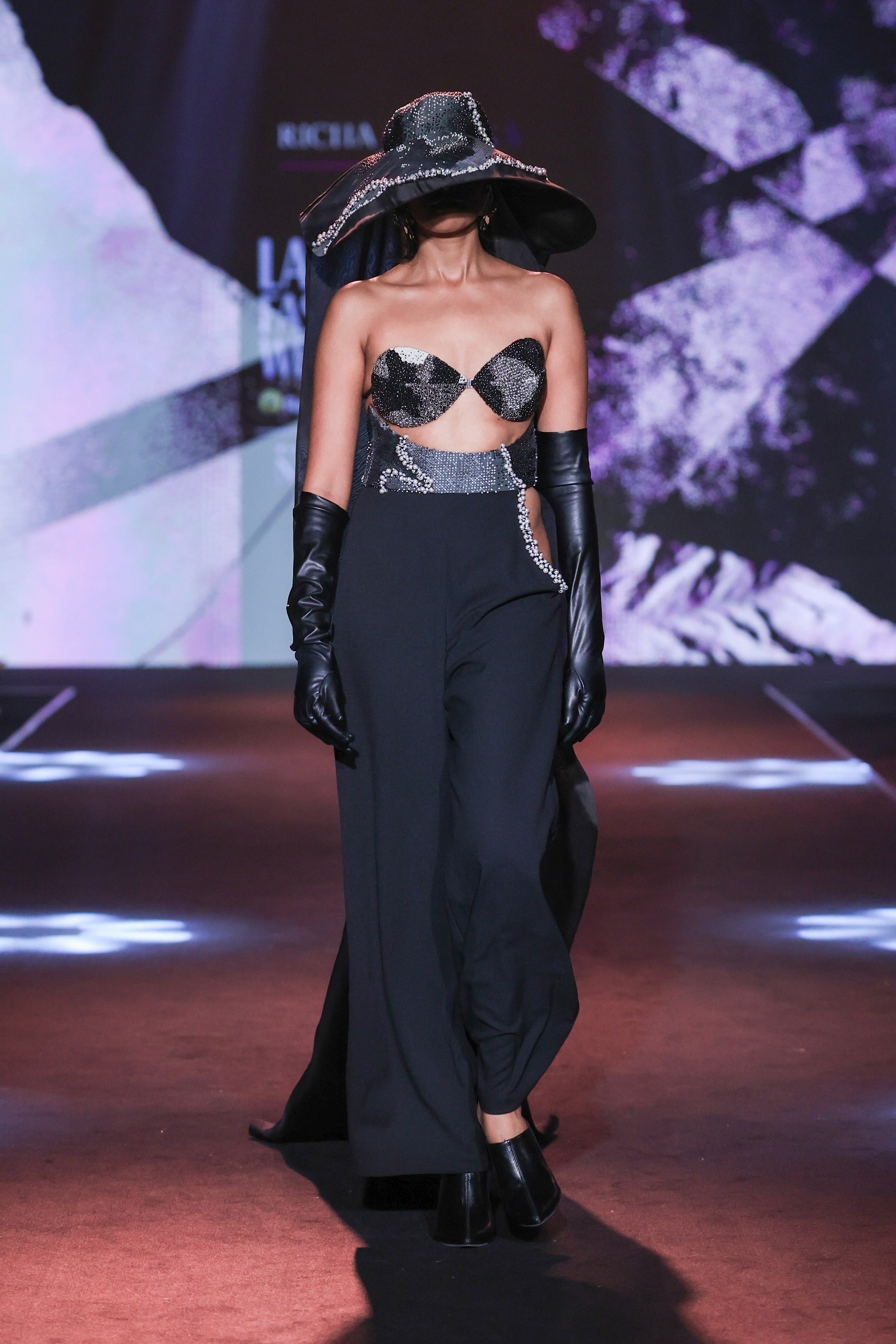 Embroidered Bustier With Pants