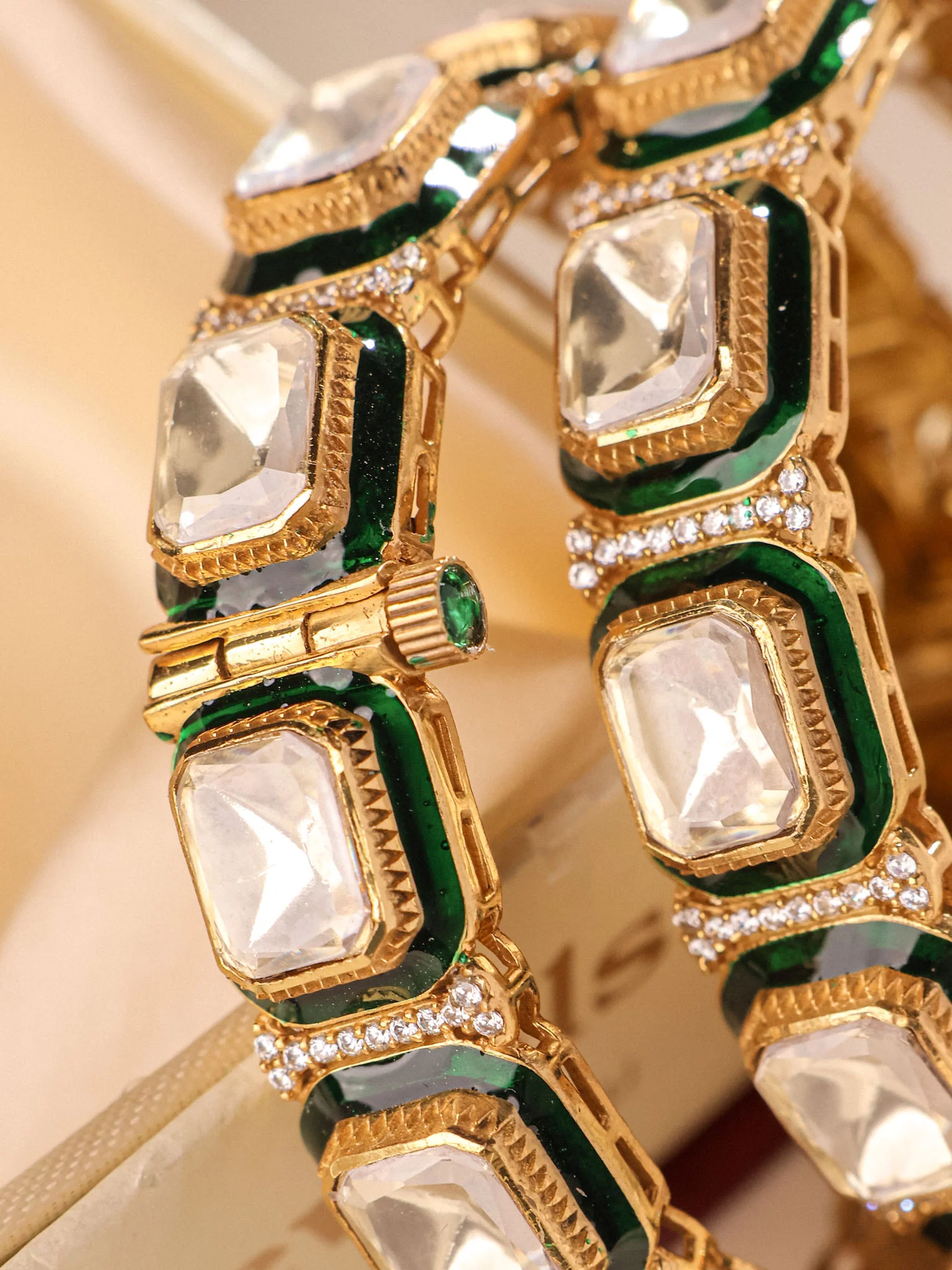 Saanjh Emerald Kundan Kada Openable