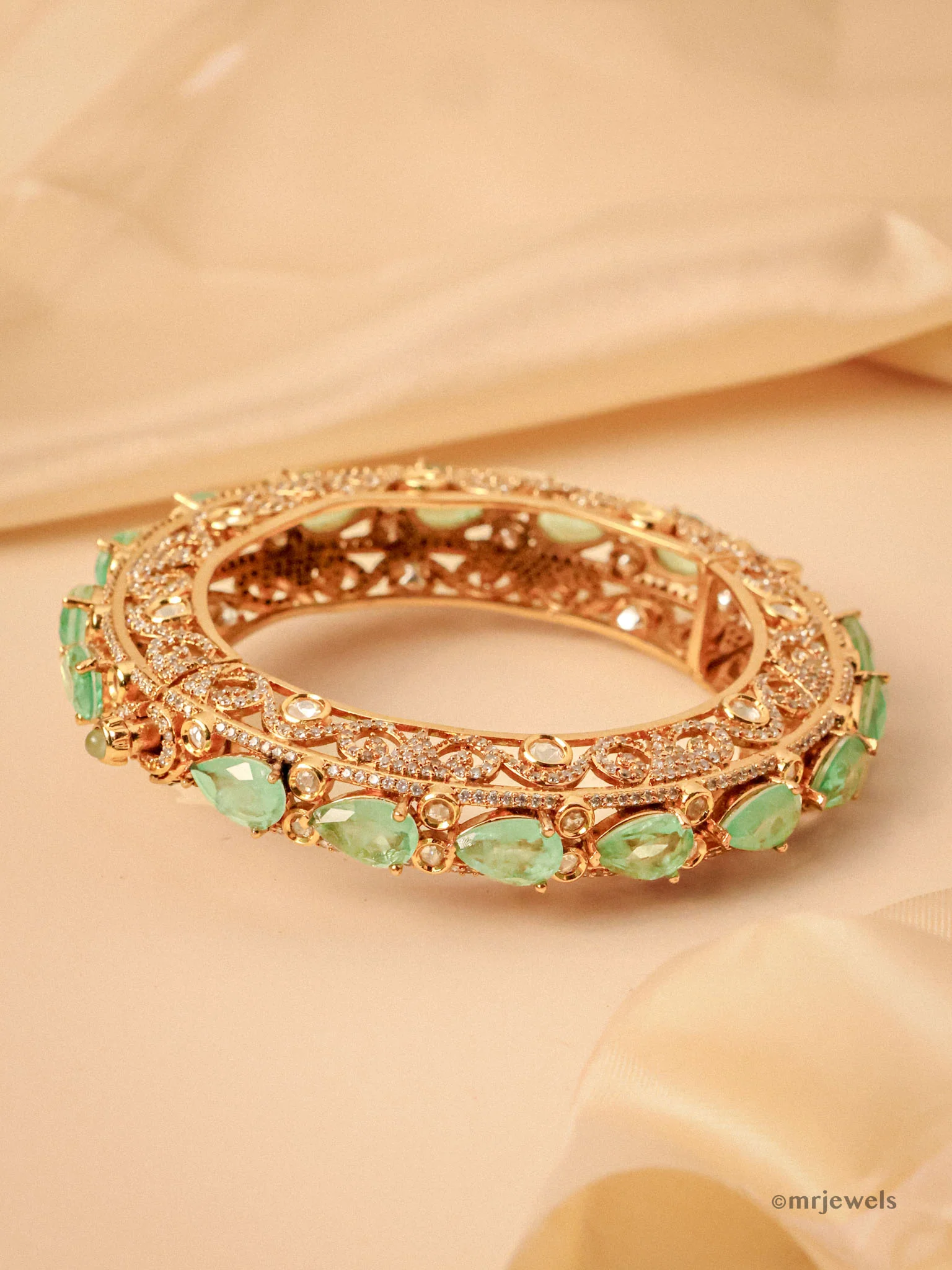 Emerald Eclat Designer Kada