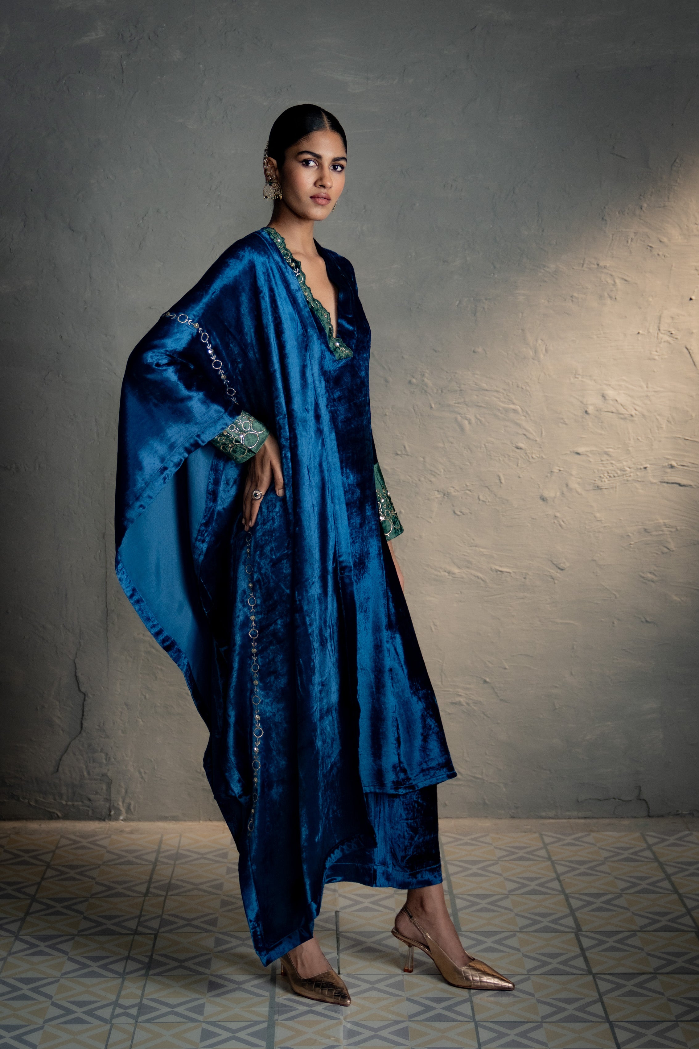 Maaya Blue V neck kurta Set