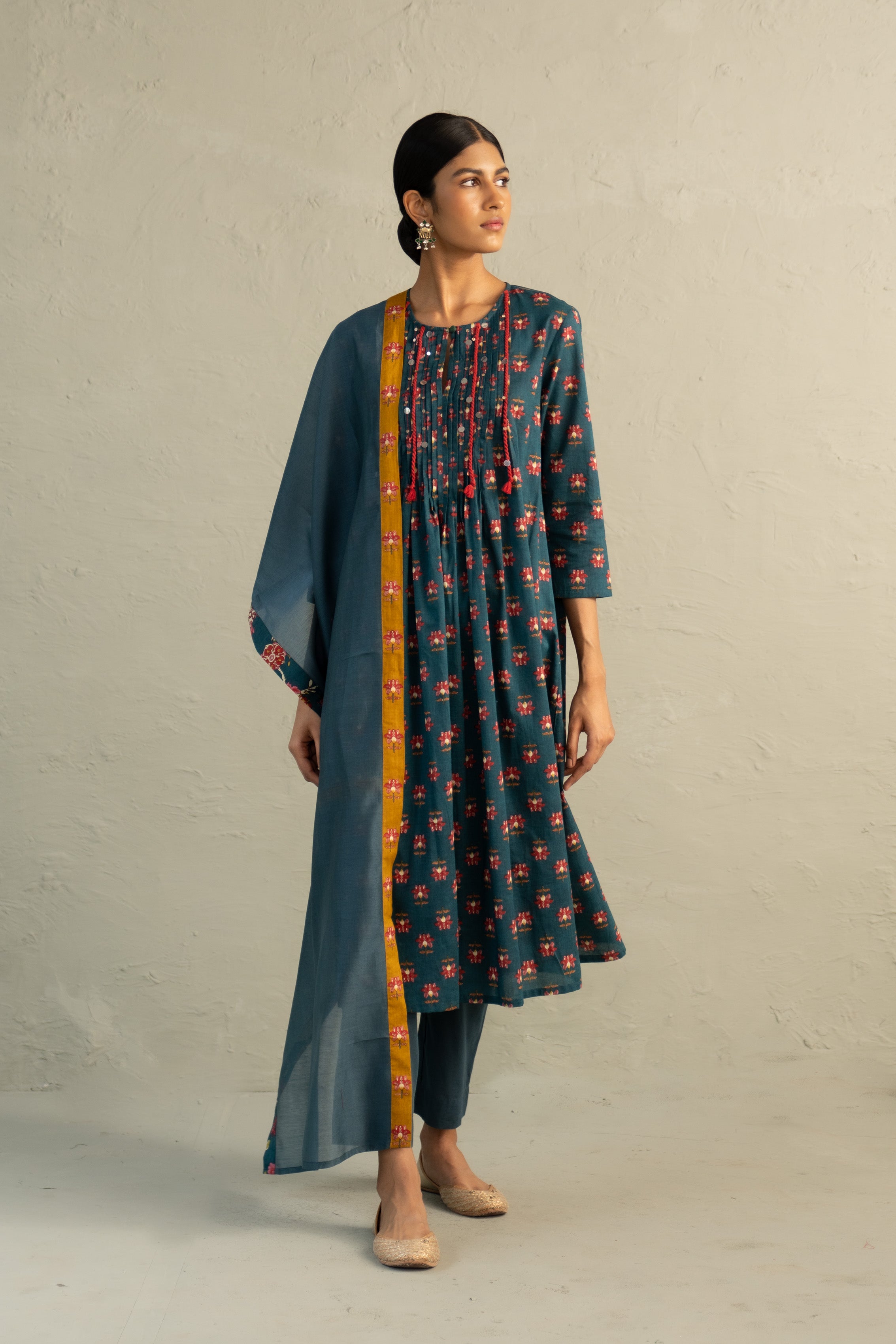Teal Phool Dori Pintuck Kurta Set – AGASHE