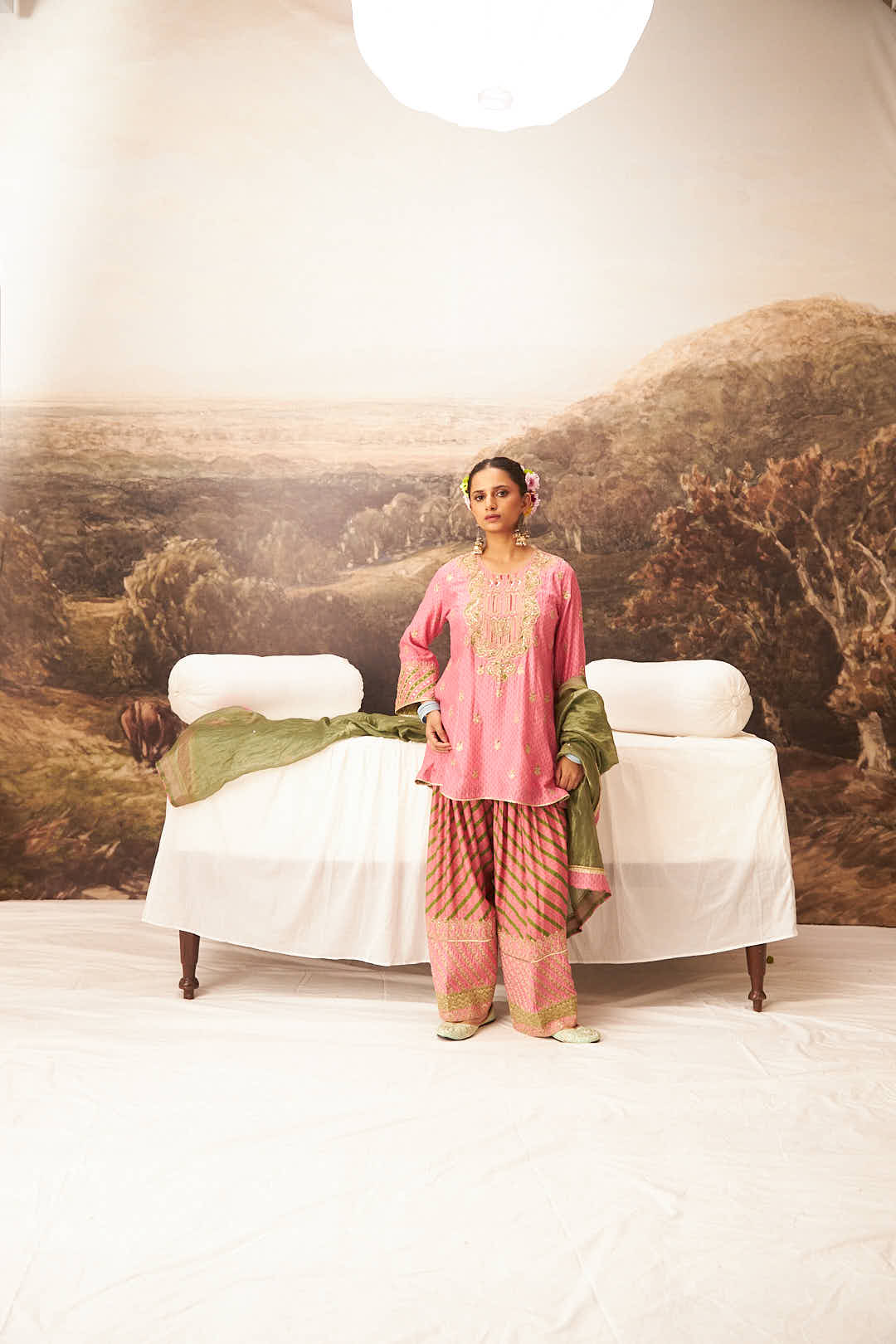 Roshanara Embroidered Kurta Set