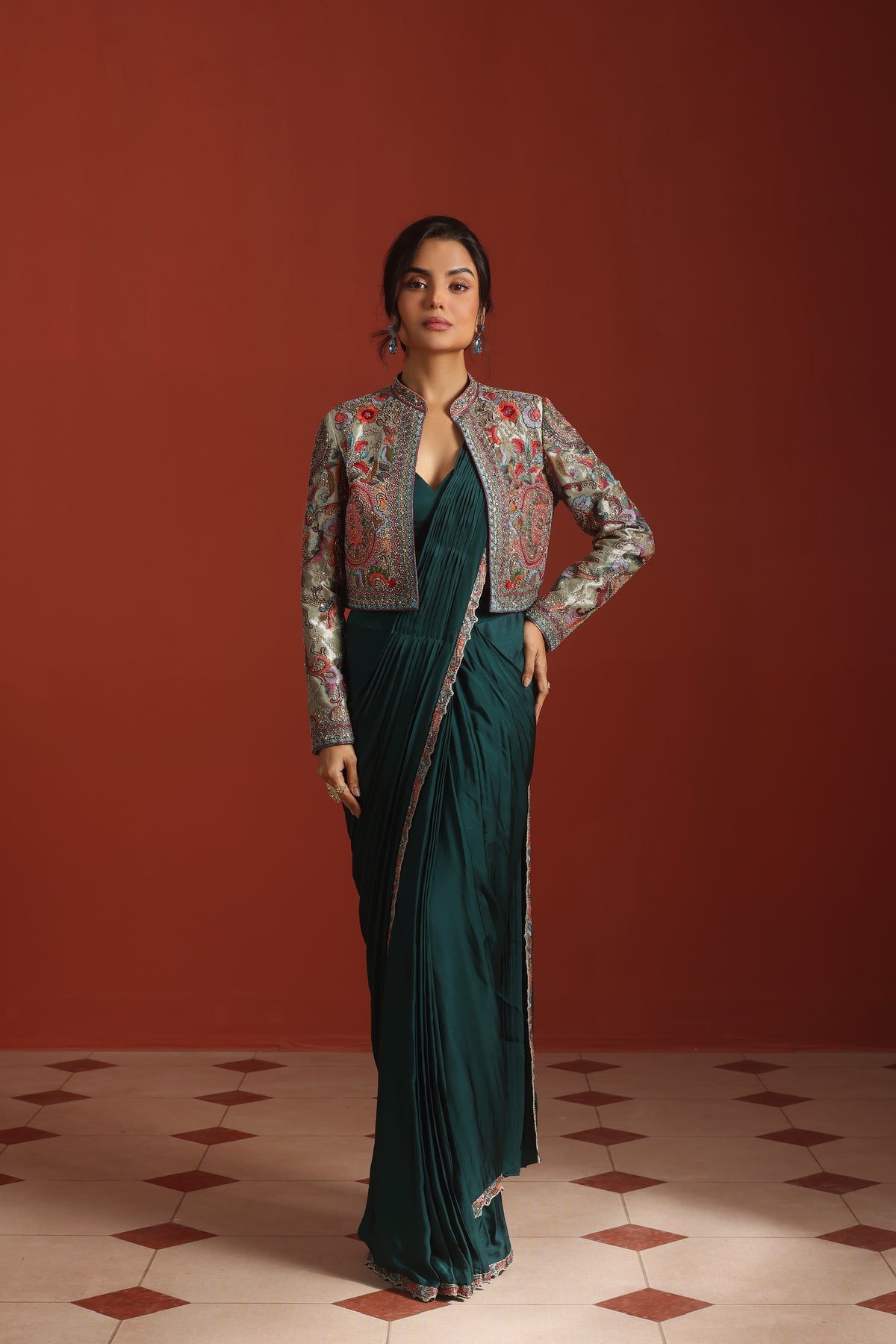 Jacket With A Bustier And Drape Saree