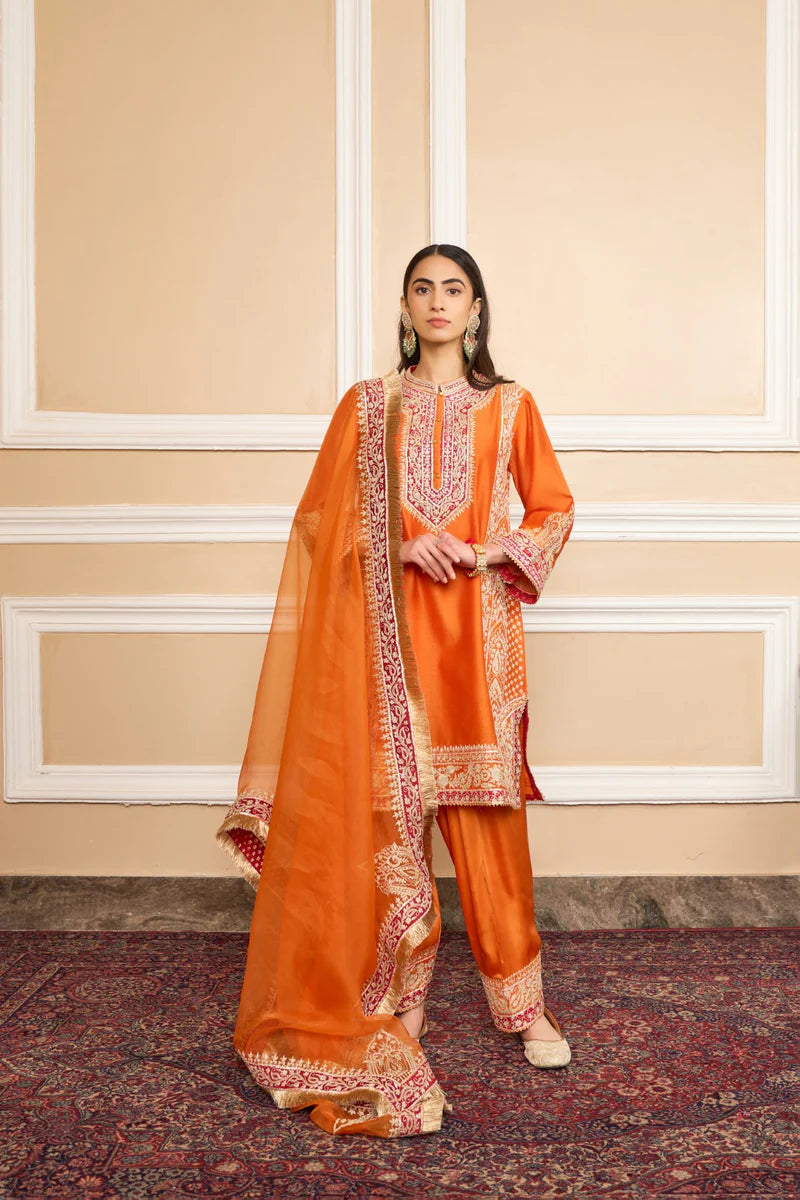 Naayab-Straight Kurta With Salwar And Dupatta