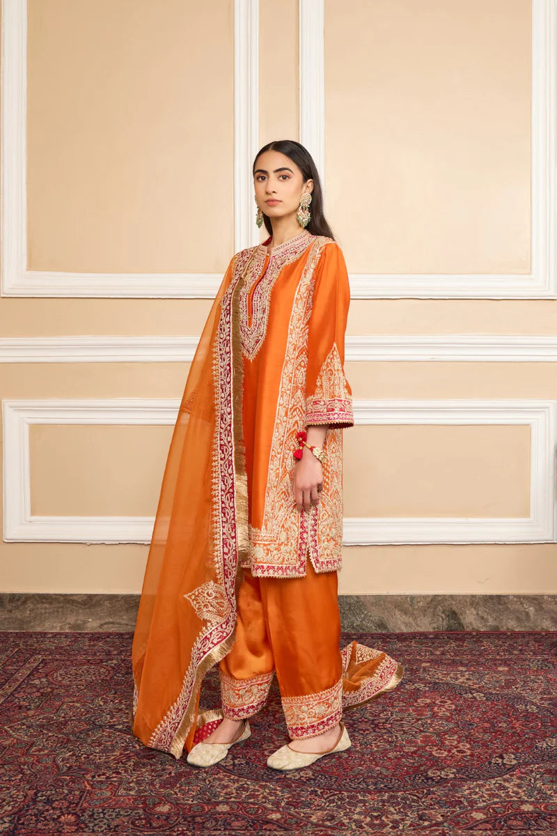 Naayab-Straight Kurta With Salwar And Dupatta