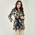 Load image into Gallery viewer, Black Baroque Print Shirt with Belt

