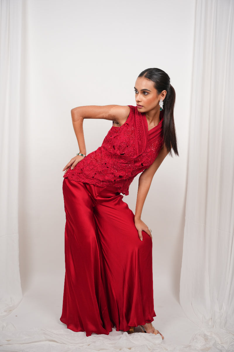 WIRED COLLAR CUTWORK TOP WITH FLARED PANTS