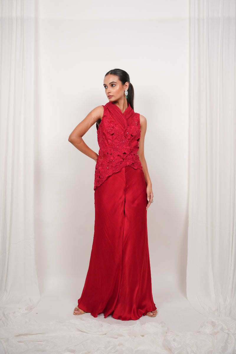 WIRED COLLAR CUTWORK TOP WITH FLARED PANTS