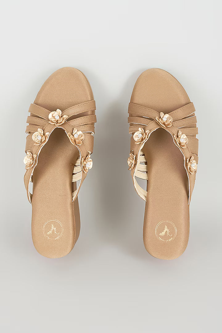 Biscuit Petal Wedge