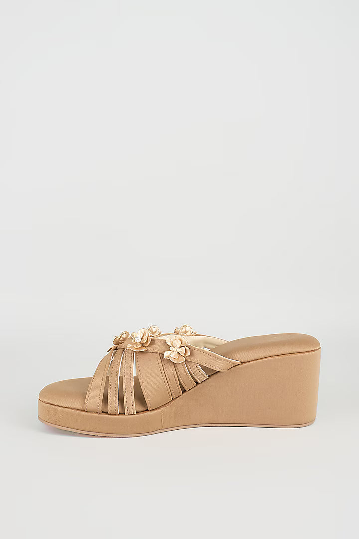 Biscuit Petal Wedge