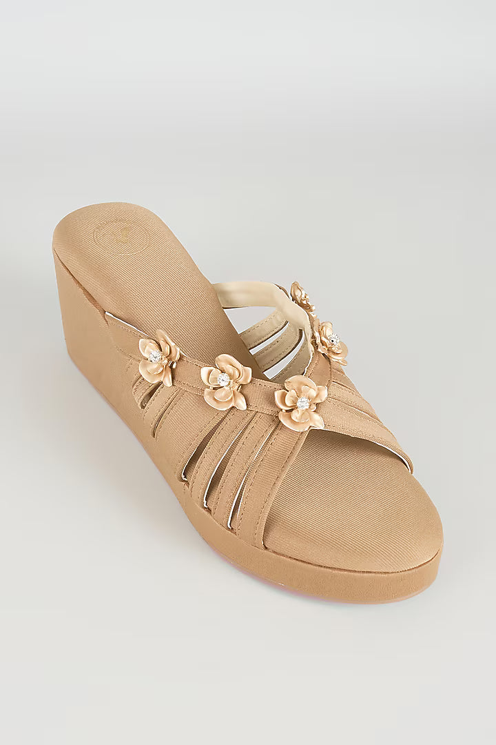 Biscuit Petal Wedge